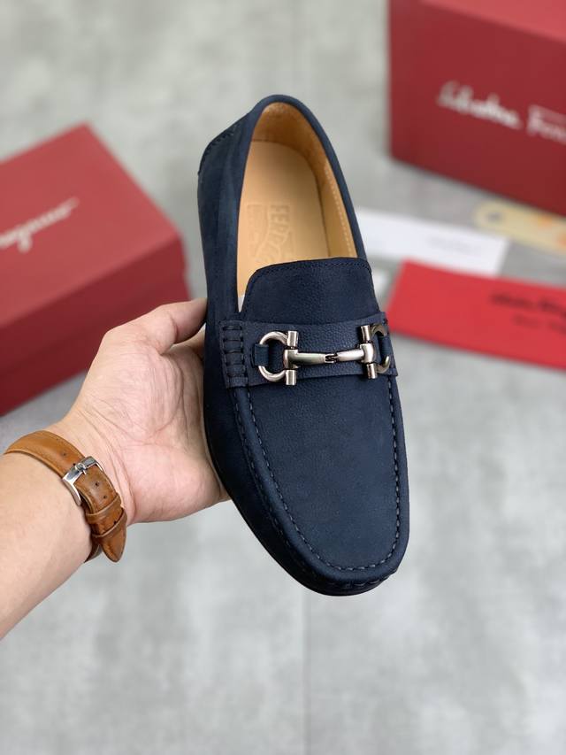 工厂价 实价 高品质 Ferragamo 菲拉格幕 专柜最新款懒人一脚蹬豆豆鞋 原版进口小牛皮，进口牛皮牛里+原版奢华金属扣+原版组合大底 对比无压力 做工细节