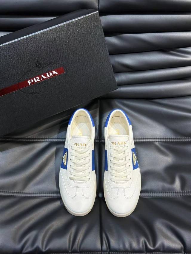 元 38-45 Prada 普拉达新款男士真皮运动鞋，市面最高版本 、欢迎任意对比！原版皮料质感极佳，超上档次！意大利进口胎羊网内里，可拆式垫！奢华用料、精细做