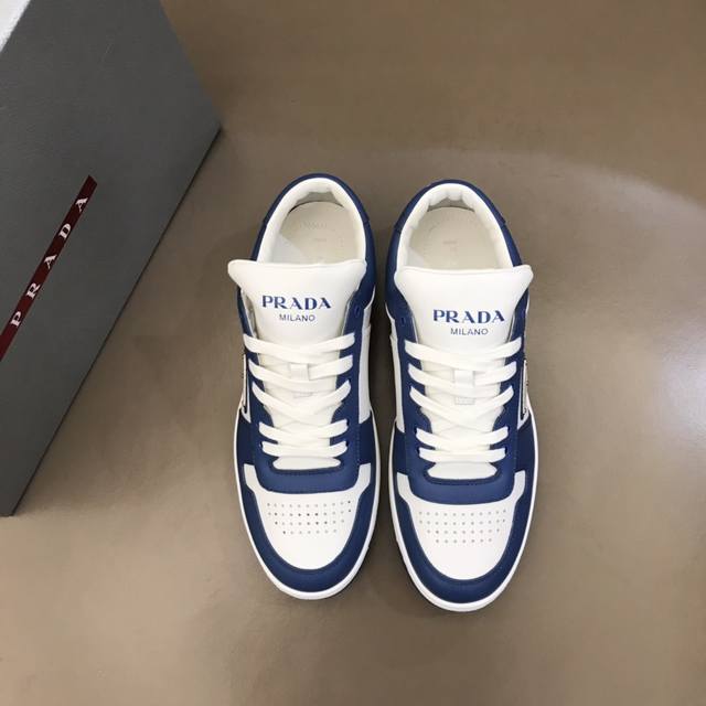 元 38-45 Prada 普拉达新款男士真皮运动鞋，市面最高版本 、欢迎任意对比！原版皮料质感极佳，超上档次！意大利进口胎羊网内里，可拆式垫！奢华用料、精细做