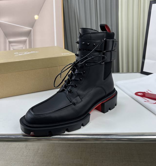 工厂价 CL 爆款红底靴1:1原版开模，Christian* Louboutin，鞋面进口牛皮+水染牛皮内里，原版大底 耐磨防滑， 全套专柜包装38-45 38