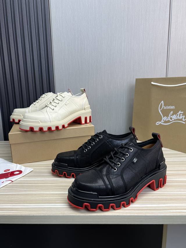 工厂价 CL 爆款红底靴1:1原版开模.官网同步更新～ Christian* Louboutin，鞋面进口牛皮+水染牛皮内里，原版厚红底，耐磨防滑 全套专柜包装