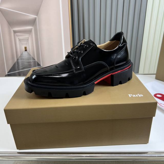 工厂价 CL 爆款红底靴1:1原版开模，Christian* Louboutin，鞋面进口开边珠牛皮+水染牛皮内里，原版大底 耐磨防滑， 全套专柜包装38-45