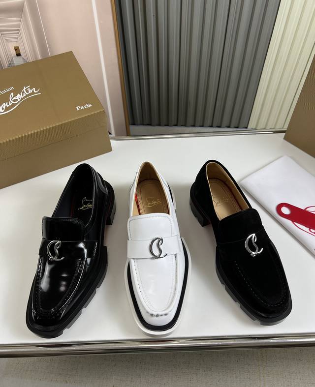 工厂价 CL 爆款红底靴1:1原版开模，Christian* Louboutin，鞋面进口开边珠牛皮+水染牛皮内里，原版大底 耐磨防滑， 全套专柜包装38-45