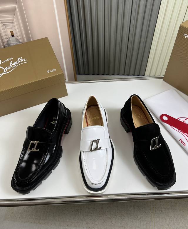 工厂价 CL 爆款红底靴1:1原版开模，Christian* Louboutin，鞋面进口开边珠牛皮+水染牛皮内里，原版大底 耐磨防滑， 全套专柜包装38-45