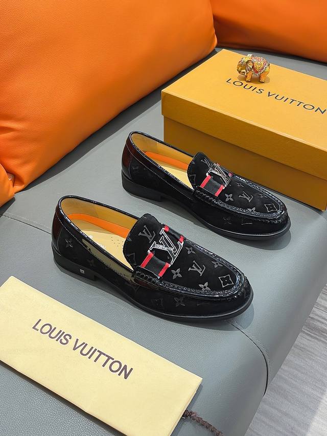 商品名称：LOUIS VUITTON 路易 威登 正规码数: 38-44 皮鞋 商品材料：精选 牛皮鞋面，舒适牛皮内里；原厂大底。