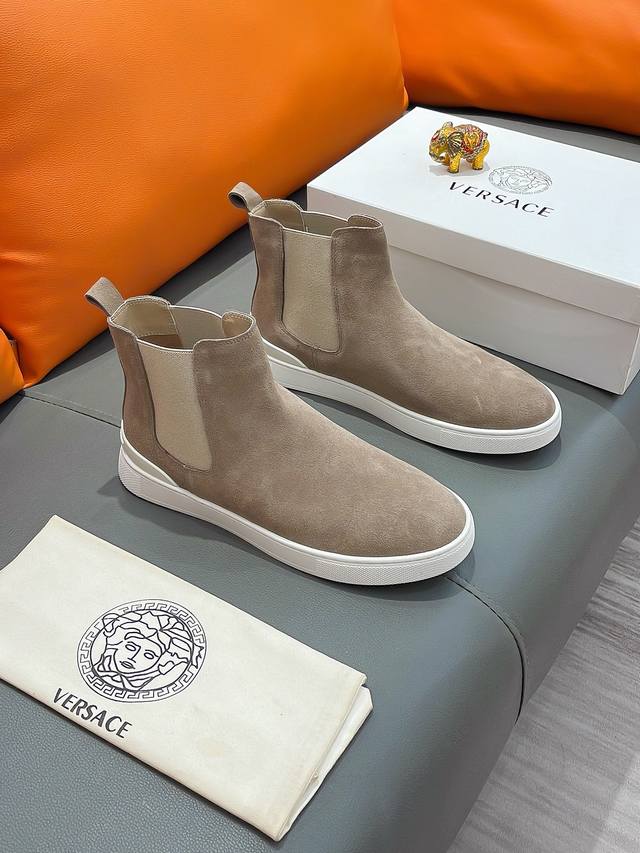 商品名称：VERSACE 范思哲 正规码数: 38-44 高帮鞋 商品材料：精选 牛皮鞋面，柔软羊皮内里；原厂大底。