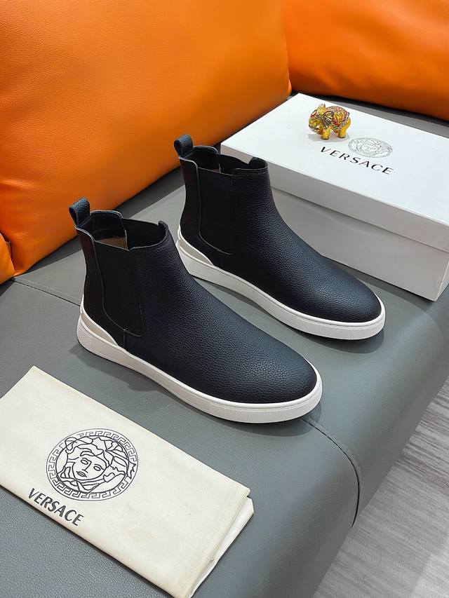 商品名称：VERSACE 范思哲 正规码数: 38-44 高帮鞋 商品材料：精选 牛皮鞋面，柔软羊皮内里；原厂大底。