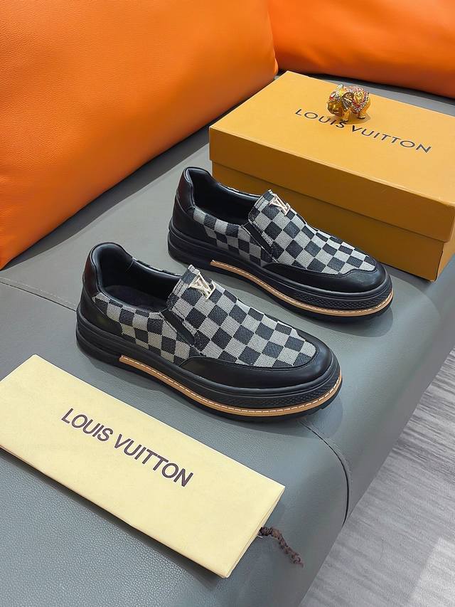 商品名称：LOUIS VUITTON 路易 威登 正规码数: 38-44 套脚鞋 商品材料：精选 牛皮鞋面，柔软绒毛内里；原厂大底。