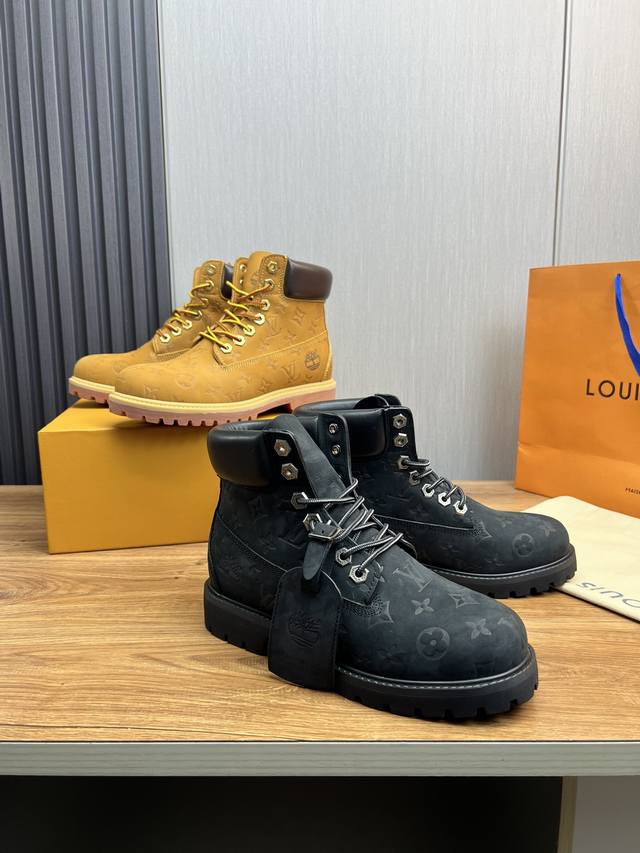 工厂价 LV x Timberland 添柏岚 联名款 老花 大黄靴 及踝靴 短靴 LV x Timberland 及踝靴取材 Monogram 压纹防水正绒面