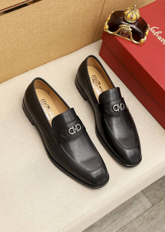 商品商标：Ferragamo 菲拉格慕 休闲皮鞋 正码码数: 38-44 45订制 商品材料：精选 进口头层小牛皮鞋面+奢华五金扣，进口水染牛皮内里。强烈立体视