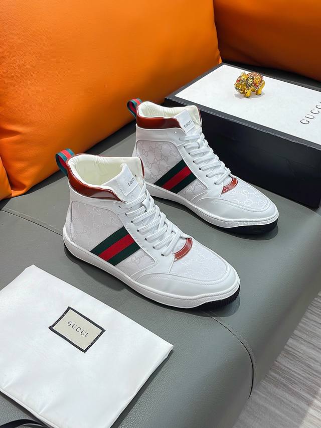 商品名称：GUCCI 古驰 正规码数: 38-44 高帮鞋 商品材料：精选 牛皮鞋面，柔软羊皮内里；原厂大底。