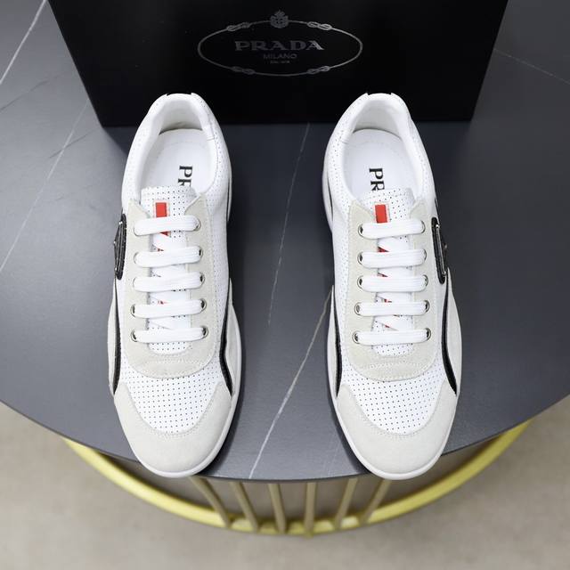 品牌：PRADA 普拉达 标准码：男码38 44 45可以定做 等级：官网同款 材料：原版牛皮 羊皮内里 原版耐磨柔软大底 款式类别：休闲运动版 年轻时尚 欧美