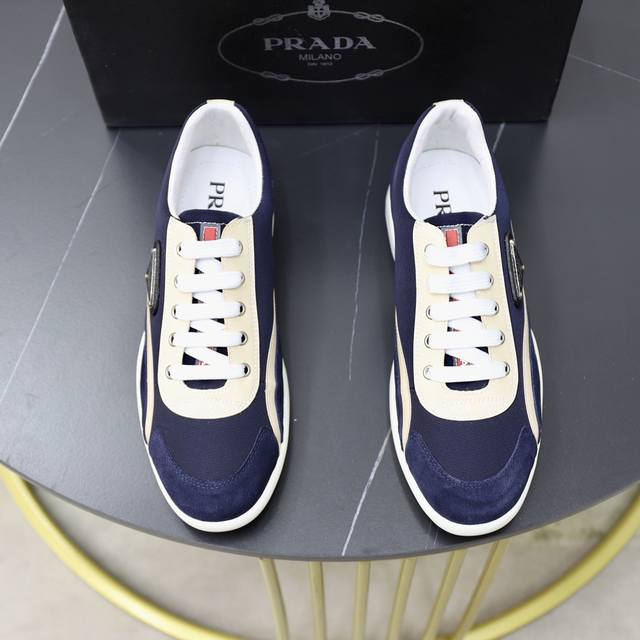 品牌：PRADA 普拉达 标准码：男码38–44 45可定制 等级： 原单品质 材料：原版牛皮面 羊皮内里 原版特供大底 款式类别：男士时尚休闲运动板鞋 尊贵奢