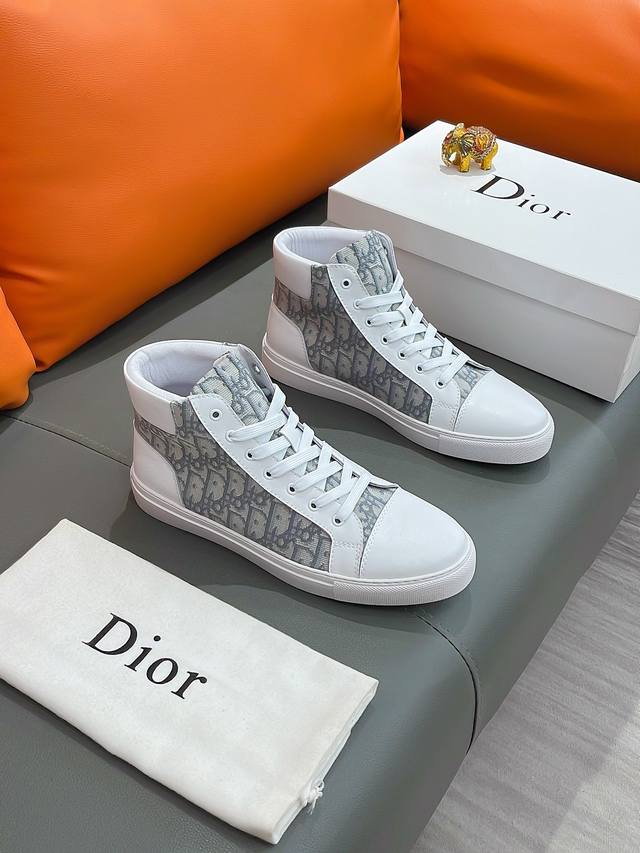 商品名称：DIOR 迪奥 正规码数: 38-44 高帮鞋 商品材料：精选 进口牛皮鞋面，舒适羊皮内里；原厂特供大底；