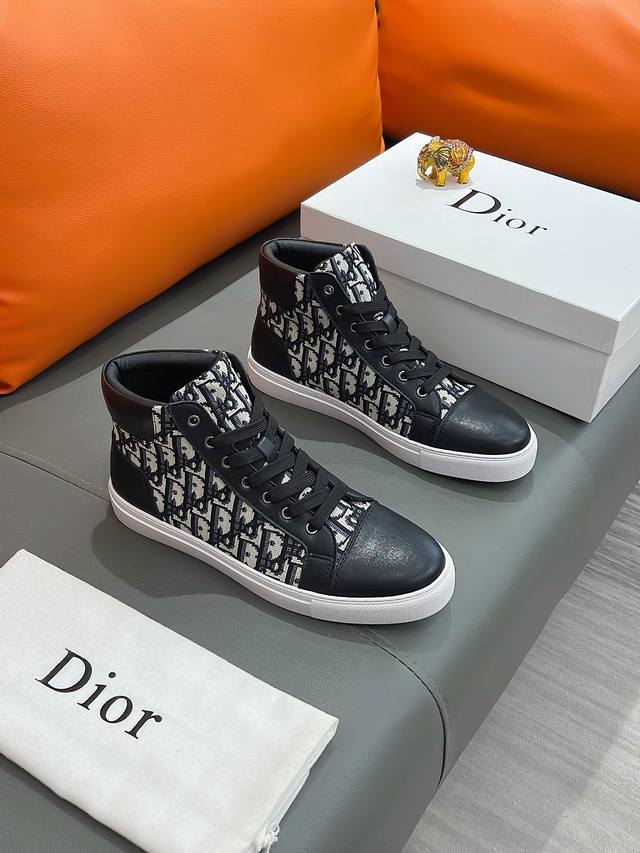 商品名称：DIOR 迪奥 正规码数: 38-44 高帮鞋 商品材料：精选 进口牛皮鞋面，舒适羊皮内里；原厂特供大底；