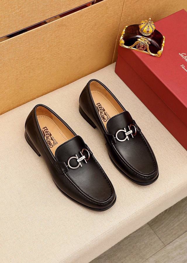 商品商标：Ferragamo 菲拉格慕 休闲皮鞋 正码码数: 38-44 45订制 商品材料：精选 进口头层小牛皮鞋面+奢华五金扣，进口水染牛皮内里。强烈立体视