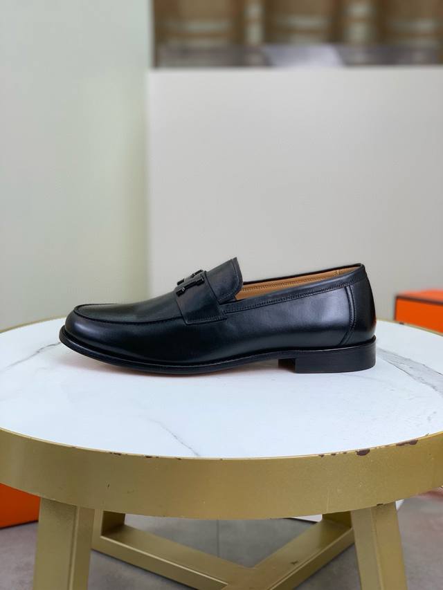 工厂价 原版真皮大底品牌：Hermès 爱马仕 标准码：男码39-44 38、45可以定做 等级：官网同款 原单品质材料：原版柔软小牛皮 水染牛皮内里 原版意大