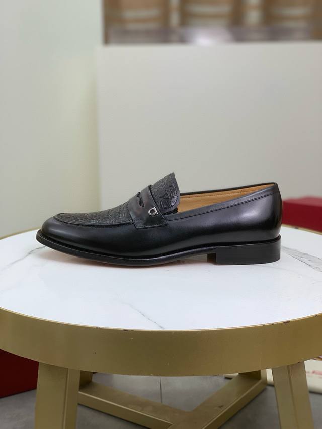 工厂价 顶级品质 真皮大底系列 Salvatore Ferragamo 菲拉格慕商务皮鞋，1:1顶级代购品质，鞋面进口精选原版开边珠小牛皮，内里垫脚均用进口原版