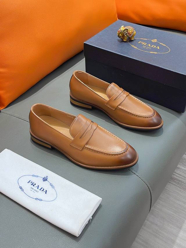 商品名称：PRADA 普拉达 正规码数: 38-44 皮鞋 商品材料：精选 牛皮鞋面，柔软羊皮垫脚，原厂特供大底。