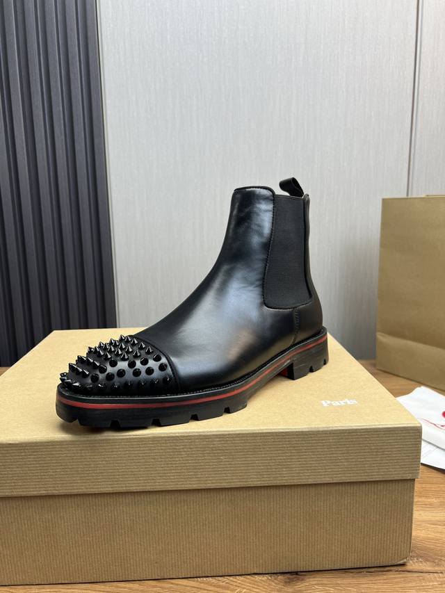 工厂价 CL 爆款红底靴1:1原版开模，Christian* Louboutin，鞋面进口牛皮+水染牛皮内里，原版大底 耐磨防滑， 全套专柜包装38-45 38