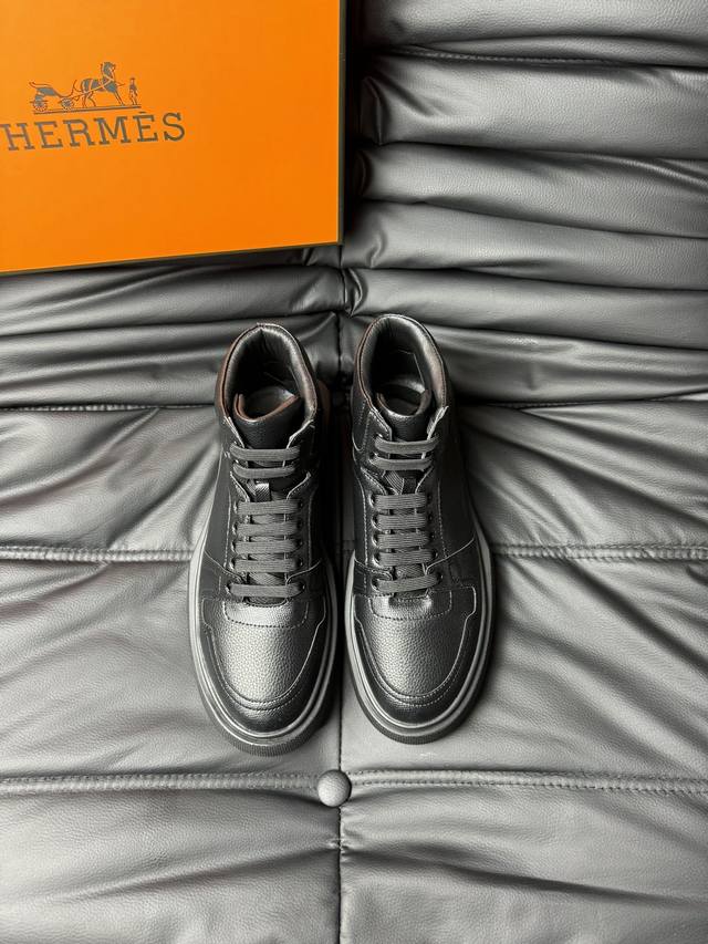 HERMES 爱马仕 -高端品质 原单 -鞋面：纳帕小牛皮、车缝品牌'H'图腾 -内里：水染牛皮 -大底：超轻TPU发泡；成型大底 -超高品控 做工精细：凸显