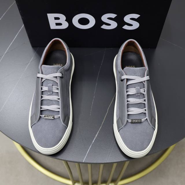 实价 顶级原单BOSS 最新上市、进口原版牛皮面、高级原版图案。高端1:1开模定制，原版大底，更轻便，防滑。时尚主打潮流，百搭爆款。散发时尚休闲气息，时尚就在脚