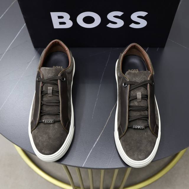 实价 顶级原单BOSS 最新上市、进口原版牛皮面、高级原版图案。高端1:1开模定制，原版大底，更轻便，防滑。时尚主打潮流，百搭爆款。散发时尚休闲气息，时尚就在脚