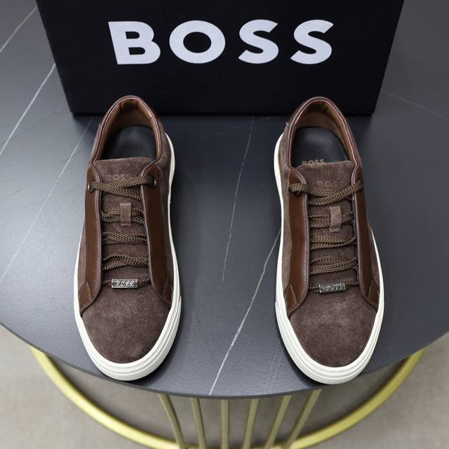 实价 顶级原单BOSS 最新上市、进口原版牛皮面、高级原版图案。高端1:1开模定制，原版大底，更轻便，防滑。时尚主打潮流，百搭爆款。散发时尚休闲气息，时尚就在脚