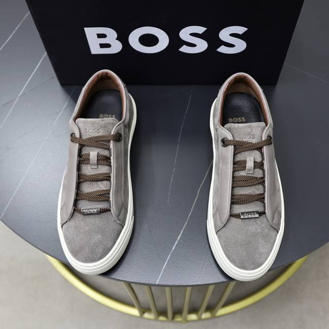 实价 顶级原单BOSS 最新上市、进口原版牛皮面、高级原版图案。高端1:1开模定制，原版大底，更轻便，防滑。时尚主打潮流，百搭爆款。散发时尚休闲气息，时尚就在脚