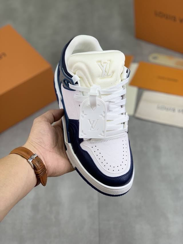 实价 高版本 lv 24春款新款 trainer2路易威登fw篮球运动鞋90‘s vibe 完全颠覆了之前的设计，这次是低帮原版设计，有点像老款篮球和aj6融合