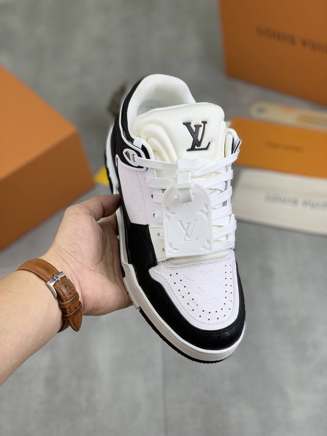 实价 高版本 lv 24春款新款 trainer2路易威登fw篮球运动鞋90‘s vibe 完全颠覆了之前的设计，这次是低帮原版设计，有点像老款篮球和aj6融合