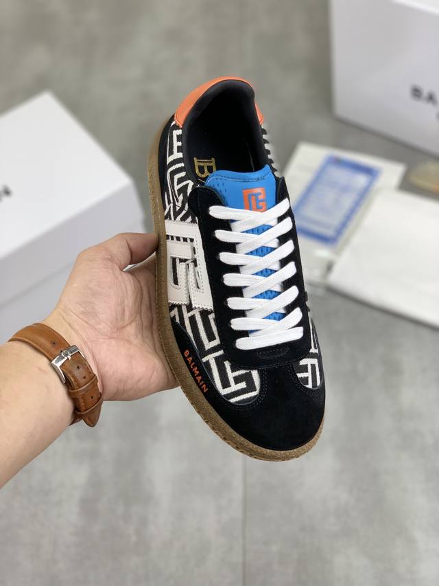 工厂价 实价 高版本 BALMAIN巴尔曼 B-Skate运动鞋 B-Skate 多材质拼接撞色运动鞋 ，鞋面饰有黑色鞋带，头层牛皮拼接鞋舌点缀 Balmain