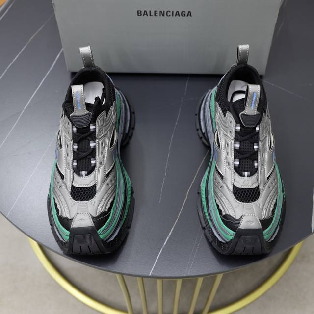 BALENCIAGA 巴黎世家 -高端品质 原单 -鞋面：原版品牌网布布匹、环保皮高周波品牌图腾 -内里：品牌高透气网布 -大底：TPU橡胶发泡；组合成型大底