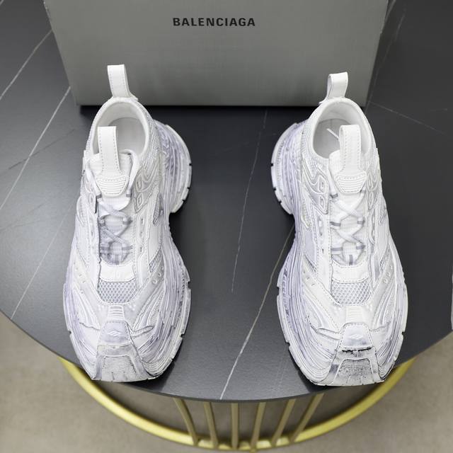 BALENCIAGA 巴黎世家 -高端品质 原单 -鞋面：原版品牌网布布匹、环保皮高周波品牌图腾 -内里：品牌高透气网布 -大底：TPU橡胶发泡；组合成型大底