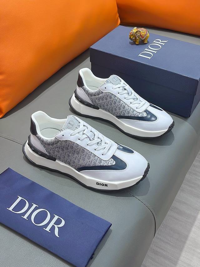 商品名称：DIOR 迪奥 正规码数: 38-44 休闲鞋 商品材料：精选 牛皮鞋面，柔软羊皮内里；原厂大底。