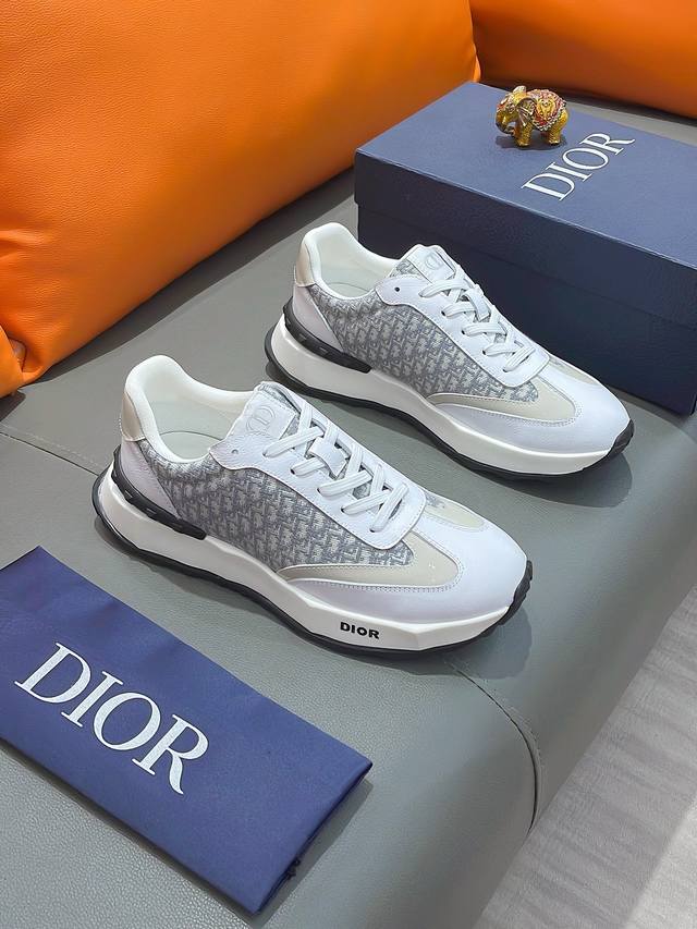 商品名称：DIOR 迪奥 正规码数: 38-44 休闲鞋 商品材料：精选 牛皮鞋面，柔软羊皮内里；原厂大底。