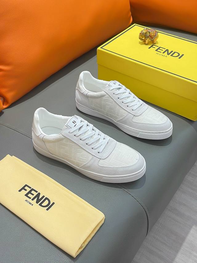 商品名称：FENDI 芬迪 正规码数: 38-44 休闲鞋 商品材料：精选 牛皮鞋面，柔软羊皮内里；原厂大底。