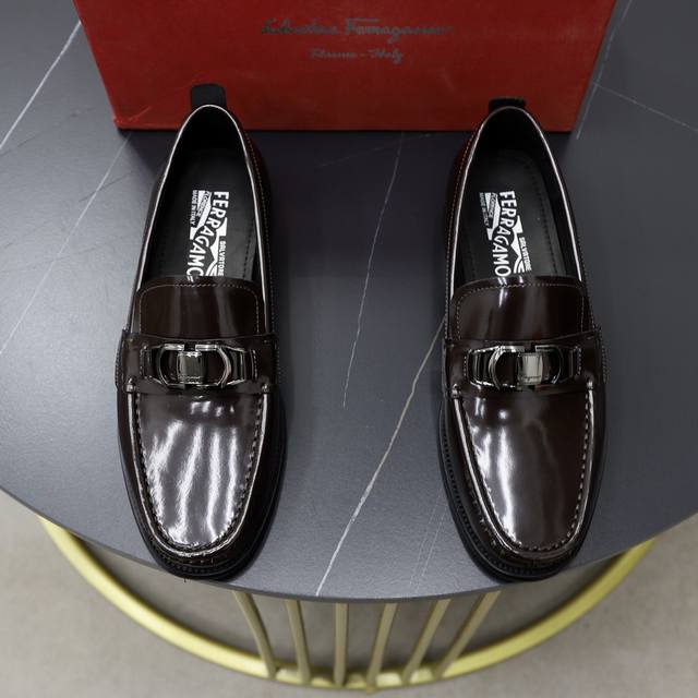 原单品质：出厂价 品牌：Ferragamo 菲拉格慕 尺码：男码39-44 45定做 等级：官网同款 高端男鞋 材料：原版牛皮 牛皮内里、原版大底 款式类别：休