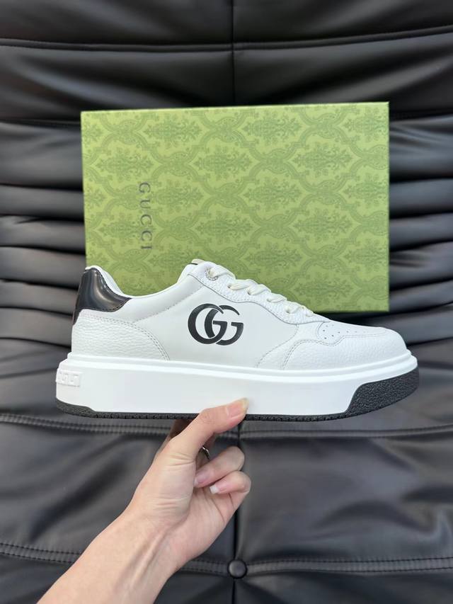 出厂价 实价 古奇-新款男鞋GUCCI 最新鞋出货。原单品质 时尚潮流 采用特殊材料 内里网羊皮 全新包装。脚感超舒适，做工简直无可挑剔 码数:38-44 45