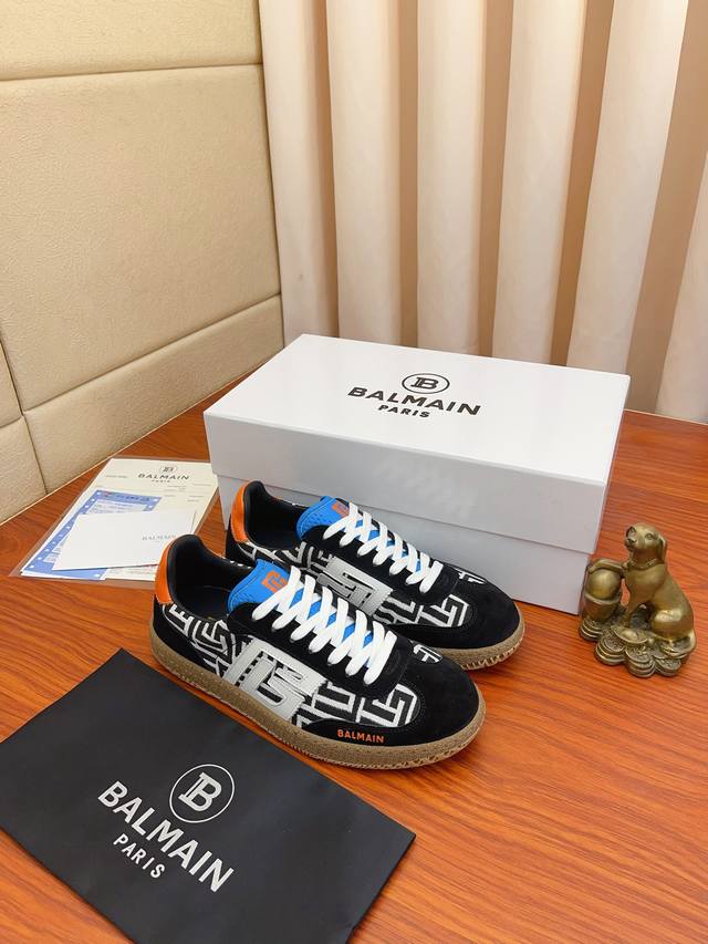 实价： BALMAIN巴尔曼B-Skate运动鞋 B-Skate 多材质拼接撞色运动鞋 ，鞋面饰有黑色鞋带，皮革拼接鞋舌点缀 Balmain 徽标， TPU 鞋