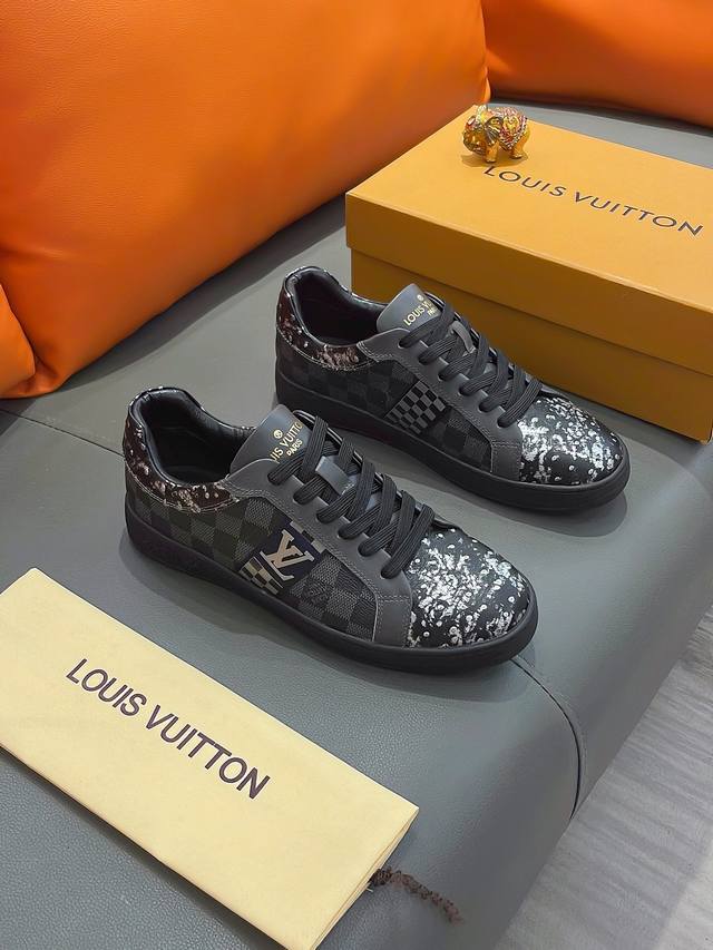 商品名称：LOUIS VUITTON 路易 威登 正规码数: 38-44 休闲鞋 商品材料：精选 牛皮鞋面，柔软羊皮内里；原厂大底。