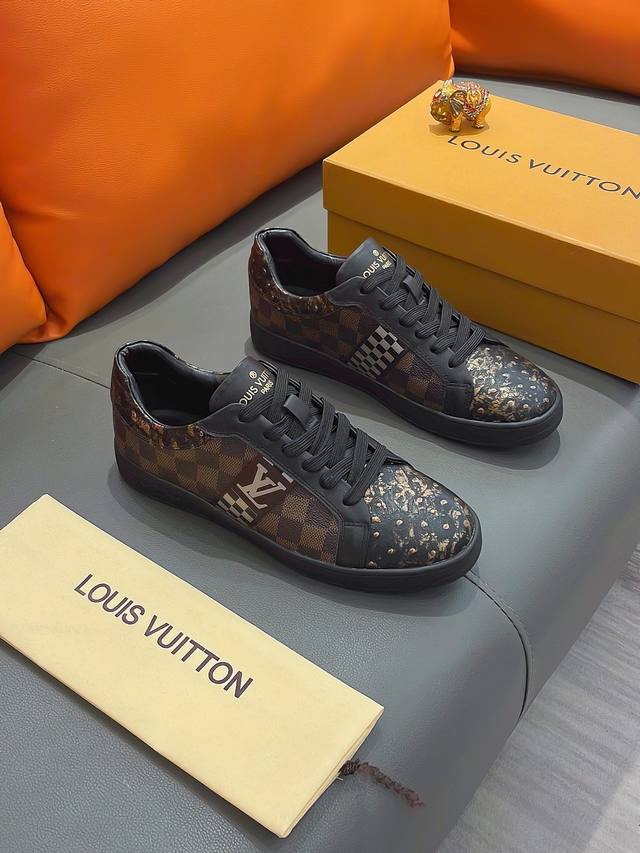 商品名称：LOUIS VUITTON 路易 威登 正规码数: 38-44 休闲鞋 商品材料：精选 牛皮鞋面，柔软羊皮内里；原厂大底。