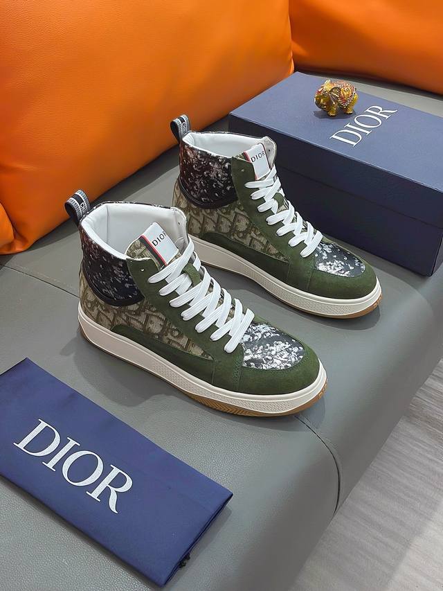 商品名称：DIOR 迪奥 正规码数: 38-44 高帮鞋 商品材料：精选 牛皮鞋面，柔软羊皮内里；原厂大底。 - 点击图像关闭