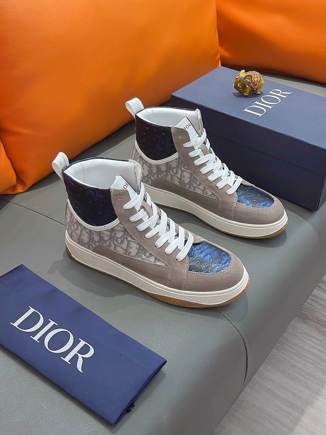 商品名称：DIOR 迪奥 正规码数: 38-44 高帮鞋 商品材料：精选 牛皮鞋面，柔软羊皮内里；原厂大底。