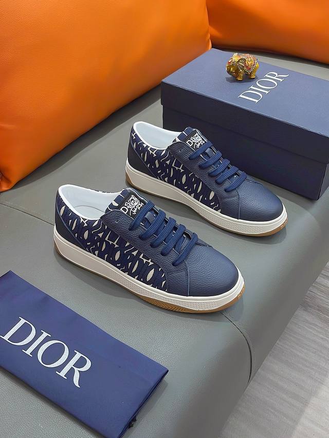 商品名称：DIOR 迪奥 正规码数: 38-44 休闲鞋 商品材料：精选 牛皮鞋面，柔软羊皮内里；原厂大底。