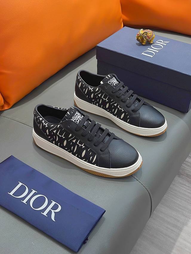 商品名称：DIOR 迪奥 正规码数: 38-44 休闲鞋 商品材料：精选 牛皮鞋面，柔软羊皮内里；原厂大底。