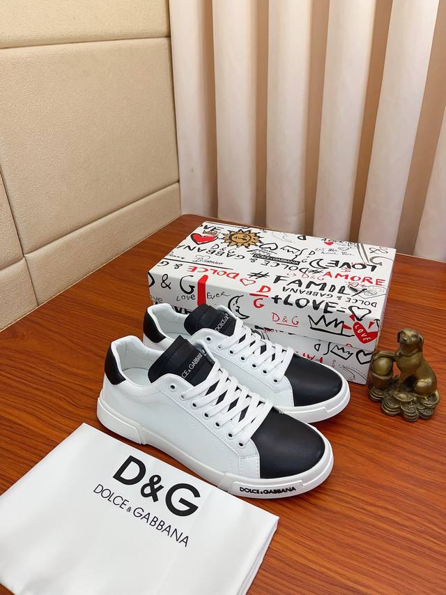 实价： DOLCE&GABBANA DG爆款官网原版1:1开模，原单品质做工精细，高端奢华原版牛皮+拼色图网布鞋面，羊皮内里、原版橡胶耐磨防滑大底，穿着舒适、百