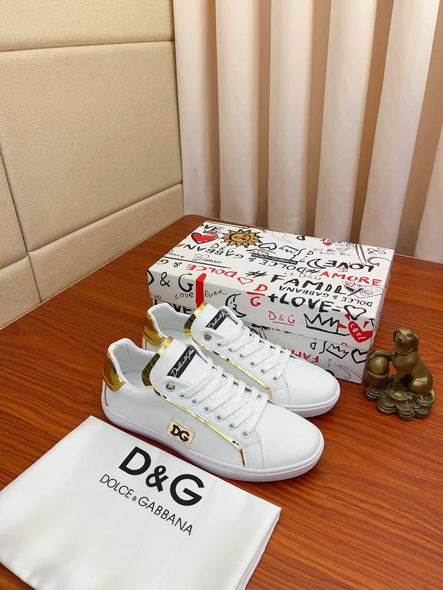 实价： DOLCE&GABBANA DG爆款官网原版1:1开模，原单品质做工精细，高端奢华原版牛皮+拼色图网布鞋面，羊皮内里、原版橡胶耐磨防滑大底，穿着舒适、百