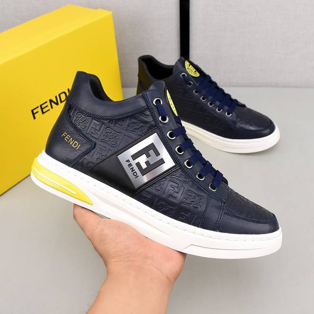 Fendi 芬迪 。时尚运动休闲鞋，鞋面采用头层牛皮，舒适羊皮内里，橡胶大底。男款38-44。