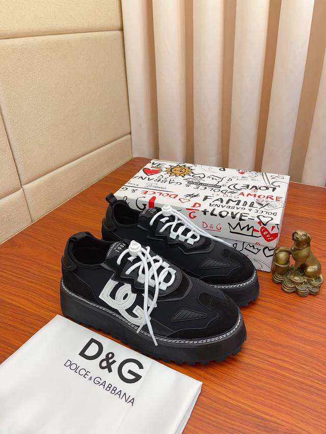 实价： Dolce＆Gabbana DG 原版进口头层牛皮羊皮内里，上脚轻便、舒适 、百搭、原版特供大底深受潮流男士的青睐欢迎对比品质精致奢华，超A级别！版型对